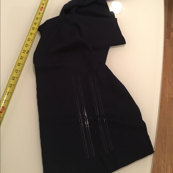 NWT 100% Fine Wool Scarf - Picture 2 of 5